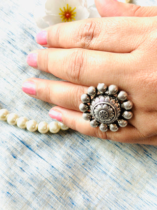 Round oxidised Art Ring