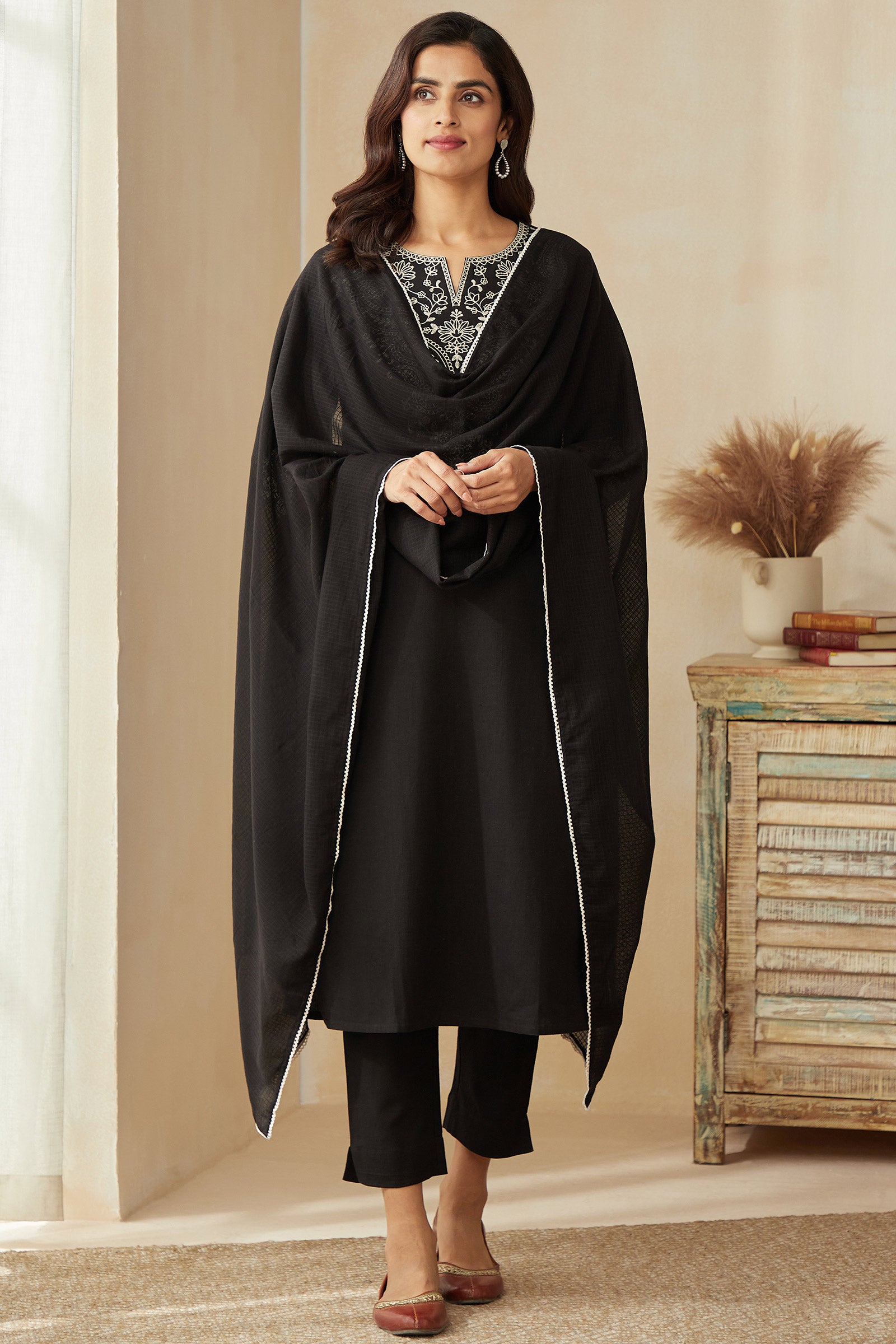 Mahira Suit