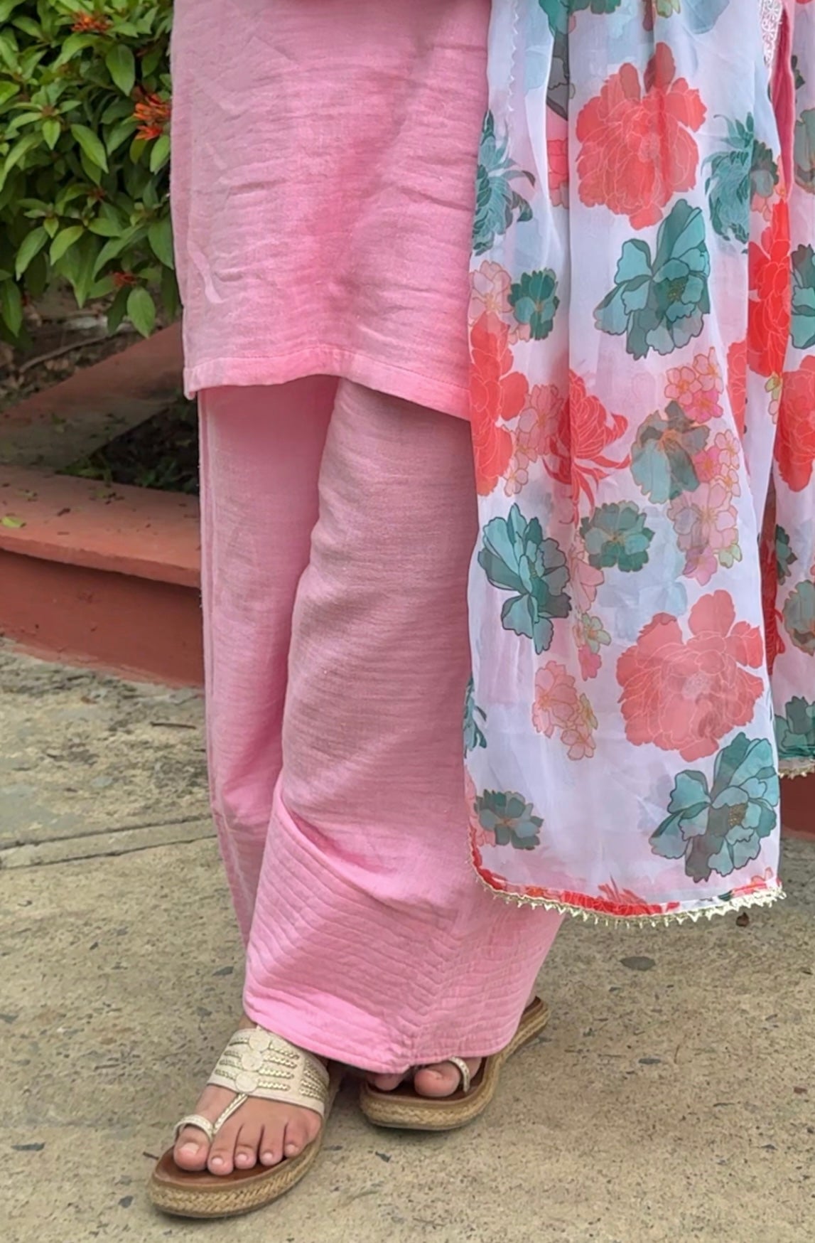 Gulabi farshi suit set