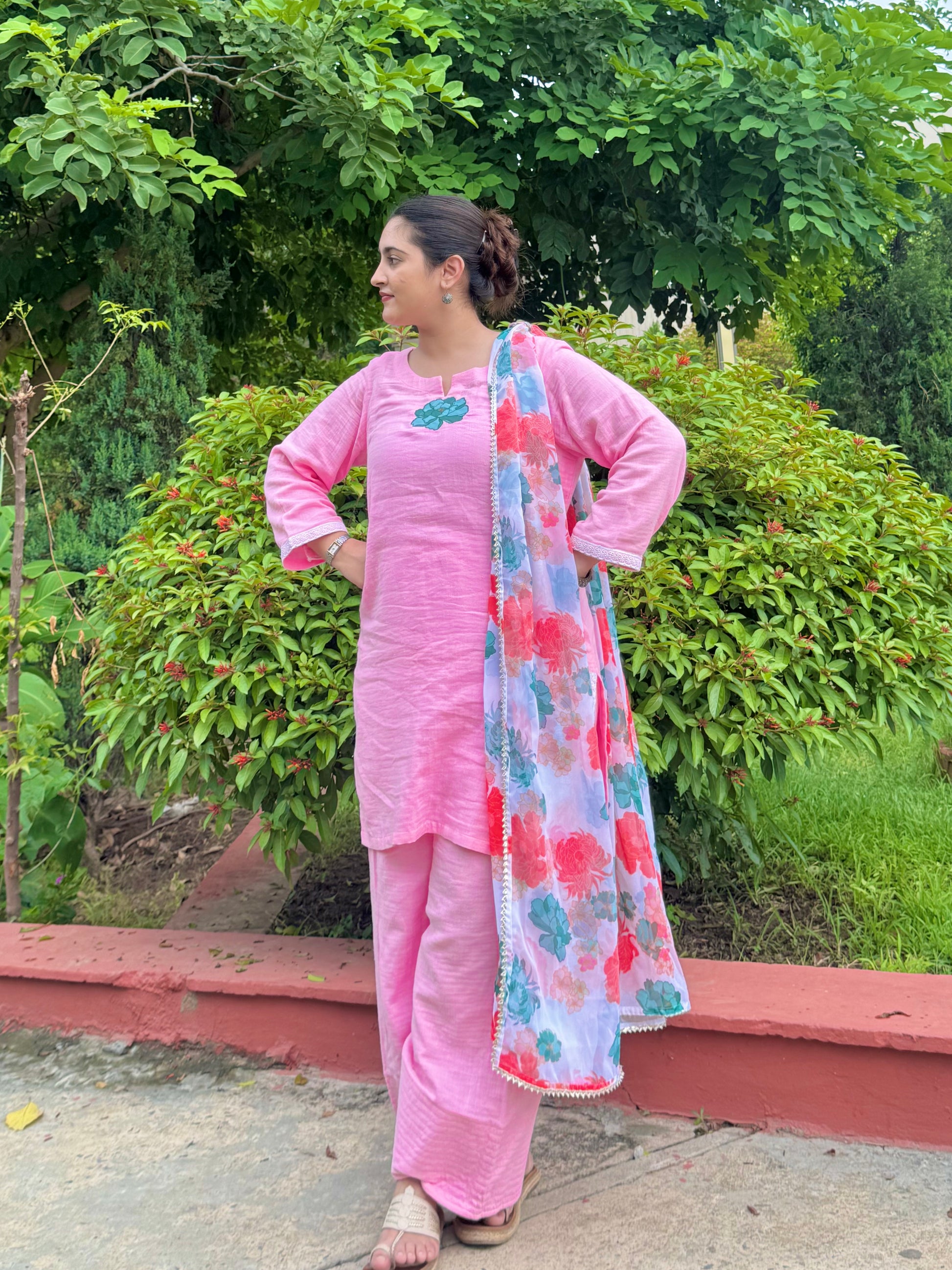 Gulabi farshi suit set
