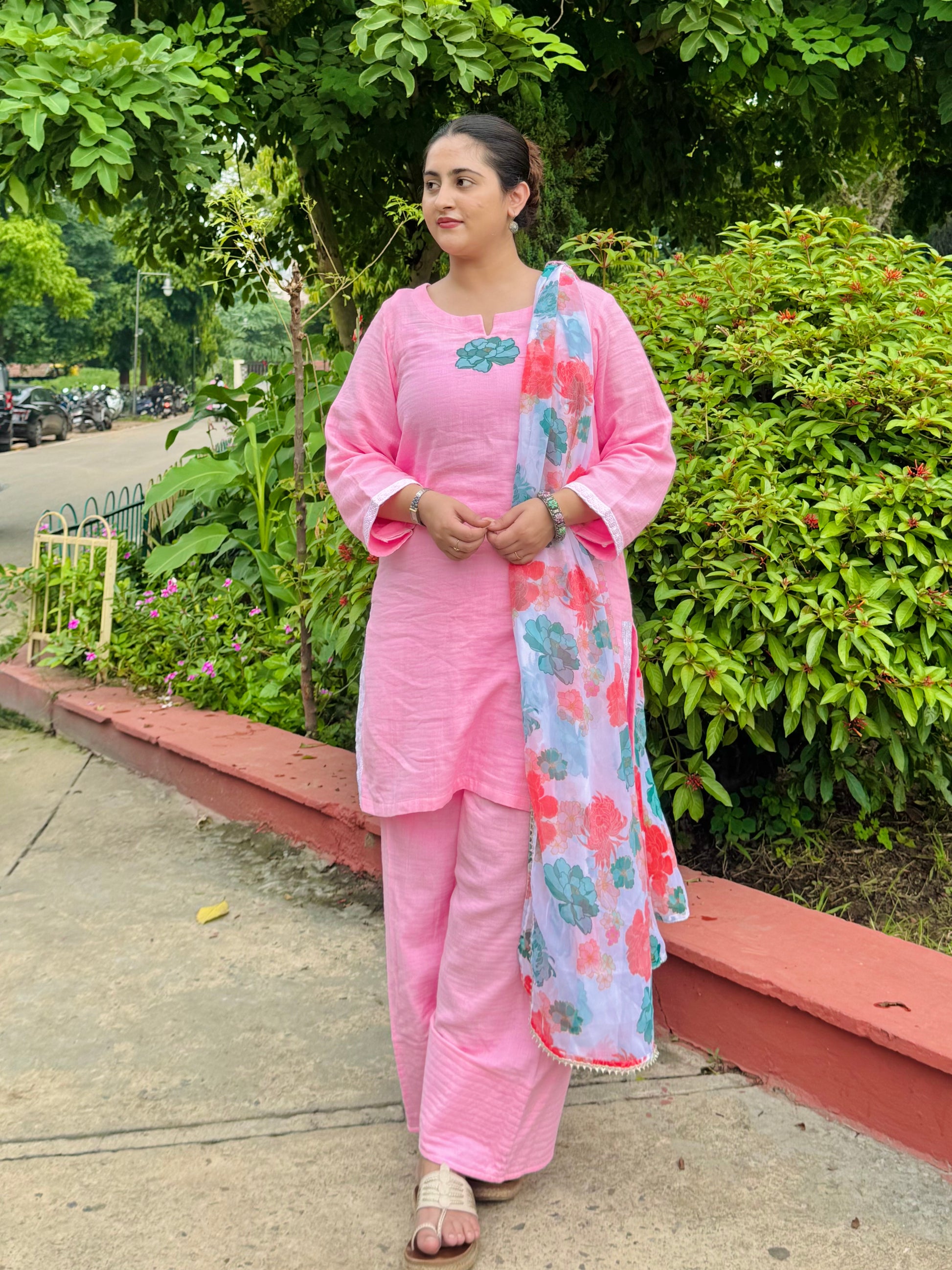 Gulabi farshi suit set